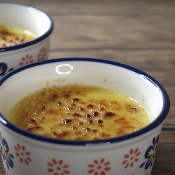 輕鬆 |自製《法式焦糖燉蛋》烤布蕾| 復活節 蛋食譜 French Crème Brûlée Recipe