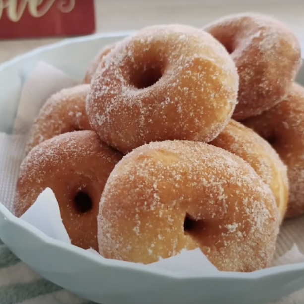 甜甜圈簡單做法 │ 不用模具，更不用烤箱，做法還很好玩的秘密~ The easiest homemade doughnuts